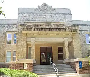 Refugio County Courthouse (2008). Das Verwaltungs- und Gerichtsgebäude des Countys ist seit August 2002 im NRHP eingetragen.