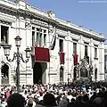 Blick auf den Palazzo San Giorgio während der Prozession zur Festa Madonna