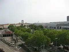 links Remise, in der Mitte als Allee die Eichenstraße