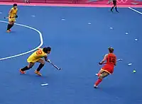 Szene aus dem Vorrundenspiel der Frauen gegen China 2012: mit der Nr. 14 Emilie Sinia