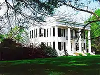 Reverie im West Marion Historic District, der seit April 1993 im NRHP eingetragen ist.