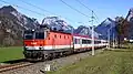 ÖBB 1144 mit aus Wien kommenden IC/REX hinter Ebensee, im Hintergrund der Traunstein