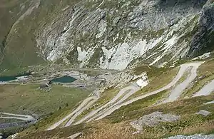 Blick auf das Rifugio Scarfiotti von den Serpentinen des Col de Sommeiller aus