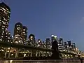 Riverside South bei Pier I bei Nacht (2020)