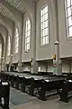 Gestühl und Seitenfenster