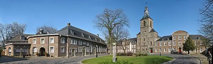 Gesamtansicht Vorplatz