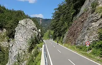 Scheitelpunkt der Landesstraße im August 2020