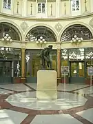 Die Statue der Eurydike im Zentrum der Rotunde