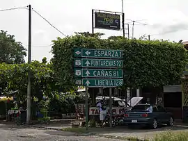 Verkehrszeichen am Stadtrand von Esparza