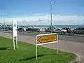 Wegweiser in Royan:„972 km bis Balingen“