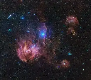 Aufnahme von IC 2944, IC 2948 und dazugehörige Nebel mithilfe des VLT Survey Telescope