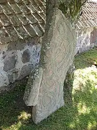 Reliefrunenstein Sö 92 von Husby-Rekarne