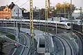 ICE fährt am S-Bahn-Haltepunkt Leipzig-Nord vorbei