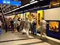 Eine S5 im unterirdi­schen S-Bahnhof des Zürcher Hauptbahn­hofes