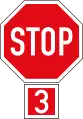 R1.3: Halt! Vorfahrt gewähren an allen 3 Einmündungen, Vorfahrt hat der erste Haltende