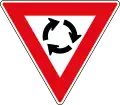 R2.2: Vorfahrt gewähren vor Einfahrt in den Kreis­verkehr