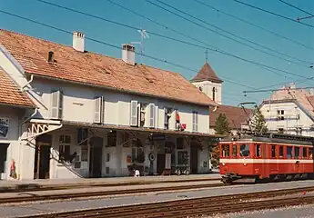 Bahnseite, altes Stationsgebäude (ca. 1985)