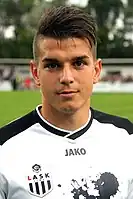 Logo bis 2017: Daniel Kogler 2014 beim Cupspiel gegen Parndorf mit „LASK Linz“-Wappen.