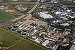 Luftbild der Kläranlage Dresden-Kaditz; rechts unten der Kaditzer Teil der Scharfenberger Straße