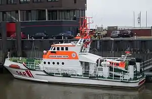 Die HERMANN RUDOLF MEYER am Anleger vor der Lotsenstation Alter Vorhafen