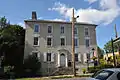 Das 1795 erbaute Stroud Mansion ist seit August 1979 im NRHP eingetragen.