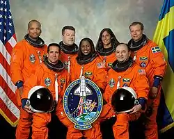 v. l. n. r. Vorne: William Oefelein, Joan Higginbotham, Mark Polansky; Hinten: Robert Curbeam, Nicholas Patrick, Sunita Williams, Christer Fuglesang