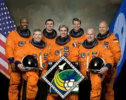 v. l. n. r. Leland Melvin, Stephen Frick, Rex Walheim, Leopold Eyharts, Stanley Love, Alan Poindexter, Hans Schlegel
