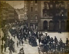 Am Neuen Brunnen(heute: Albrecht-Dürer-Platz) mit Blick in den Steinweg.Um 1900
