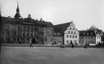 Bauschenhaus mit Bauschenturm, rechts Schranne, in Mitte Persiluhr.1930er Jahre