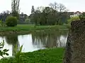 Saale an der ehem. Fährstelle bei Kreypau, im Hintergrund Leuna