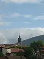 Kirche Notre-Dame-de-l'Assomption vor dem Panorama der Schwarzen Berge
