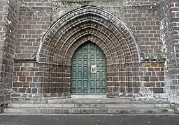 Spitzbogenportal (12. Jahrhundert)