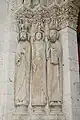 Gewändefiguren und Kapitelle (links)