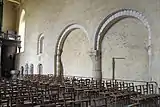 Romanische Arkaden im Langhaus