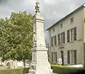 Rathaus (Mairie) und Gefallenendenkmal