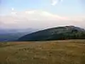 Blick vom Grand Salève nach Süden mit den „Pitons“ rechts und dem Lac d’Annecy links im Hintergrund