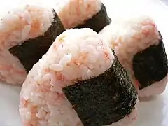 Sake-Onigiri(„Lachs-Onigiri“)