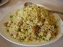 Gebratener Reis mit Huhn und gesalzenem Fisch – 鹹魚雞粒炒飯