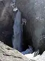 Der Río Olivares, ein Zufluss des Río Colorado, entspringt an einem spektakulären Wasserfall, der von einem Gletscher gespeist wird. Dieses Bild zeigt nur einen kleinen Teil davon. (33° 10′ S, 70° 7′ W-33.166666666667-70.1166666666672900)