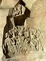 In den Fels gehauenes Arme-Seelen-Relief neben dem Eingang zur unteren Felsenkapelle, darüber Hand mit Kelch und Hostie.
