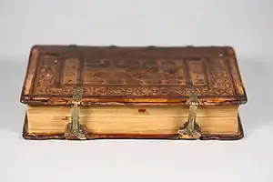 Metallschließen:Band mit alchemistischen Abhandlungen (gebunden in Straßburg um 1568, Sammlung der Chemical Heritage Foundation, Philadelphia)