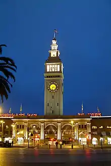 Turm bei Nacht