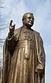 Statue von Bischof Conforti am Platz Heiligtum der Jungfrau vom Rosenkranz in Fontanellato