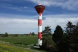 Oberfeuer Sandstedt mit dem alten Turm im Hintergrund
