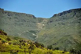 Blick von Südafrika in Richtung Passhöhe