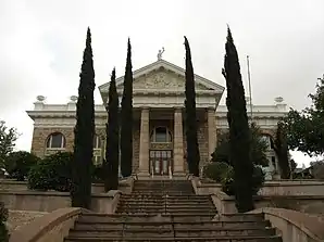 Das Santa Cruz County Courthouse ist seit Dezember 1977 im NRHP eingetragen.