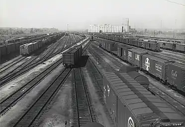 Ostseite des eastbound Rangierbahnhofs 1960 mit dem Silo-Komplex im Zentrum