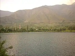 Im Hintergrund die Berge des Dachigam-Nationalpark