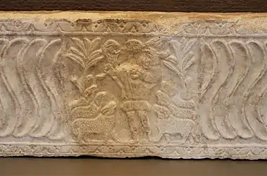 Sarkophag mit Darstellung des Guten Hirten aus einer Narbonner Werkstatt. 4. oder 5. Jh.