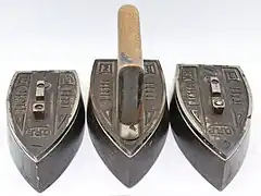 Satzeisen mit drei Eisen und einem Griff